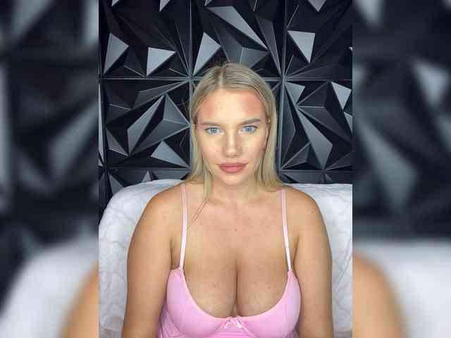 LYALYAtop webcam