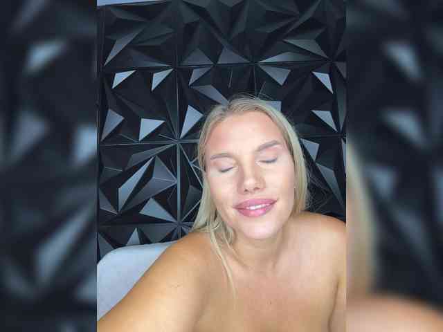 LYALYAtop webcam