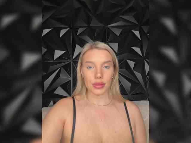 LYALYAtop webcam