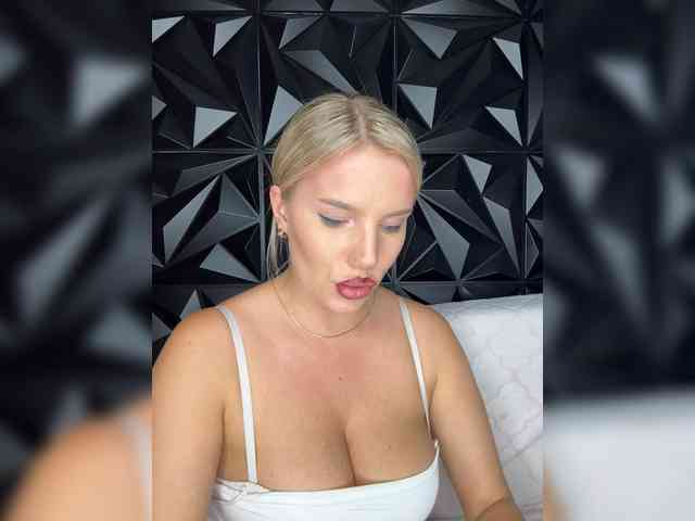 LYALYAtop webcam