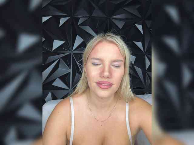 LYALYAtop webcam