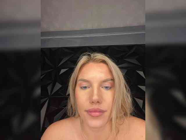 LYALYAtop webcam
