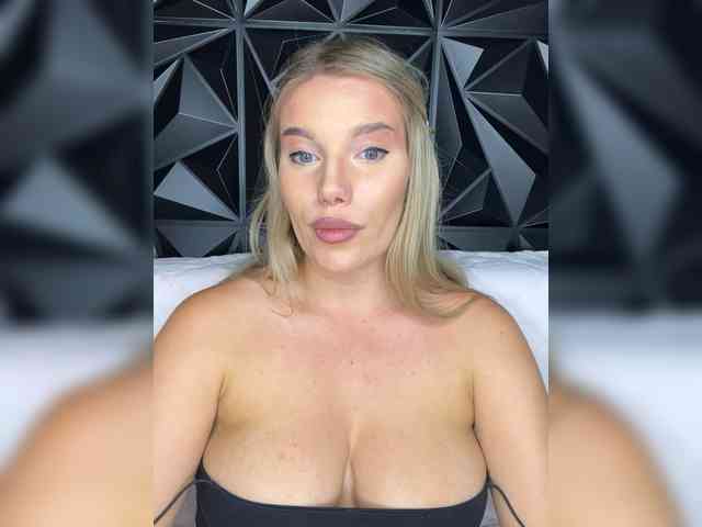 LYALYAtop webcam