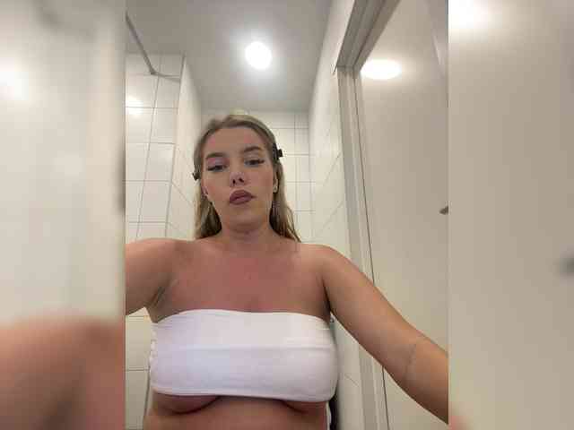 LYALYAtop webcam