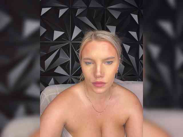 LYALYAtop webcam