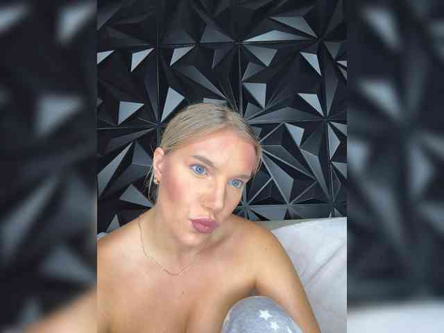 LYALYAtop webcam
