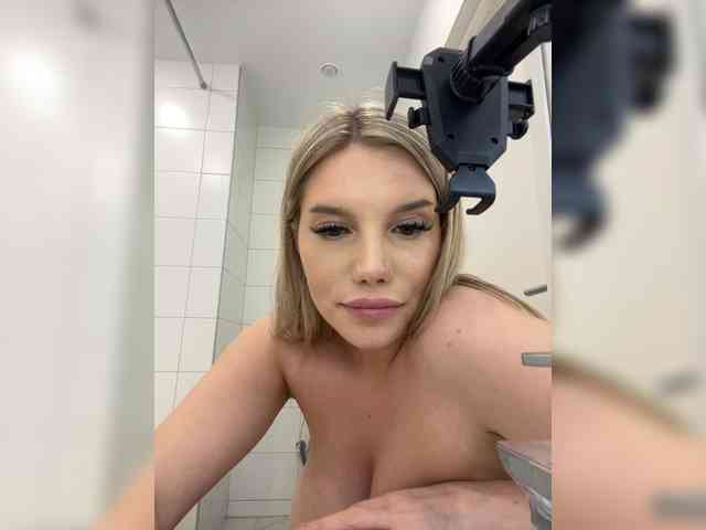 LYALYAtop webcam