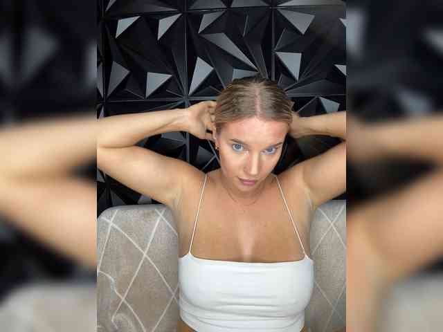 LYALYAtop webcam