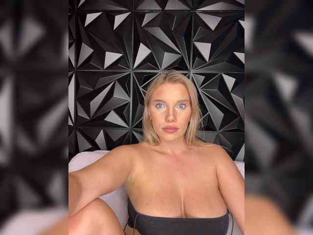 LYALYAtop webcam