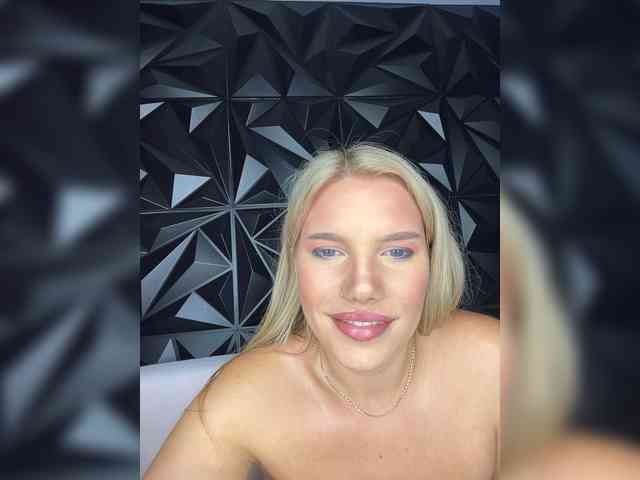 LYALYAtop webcam