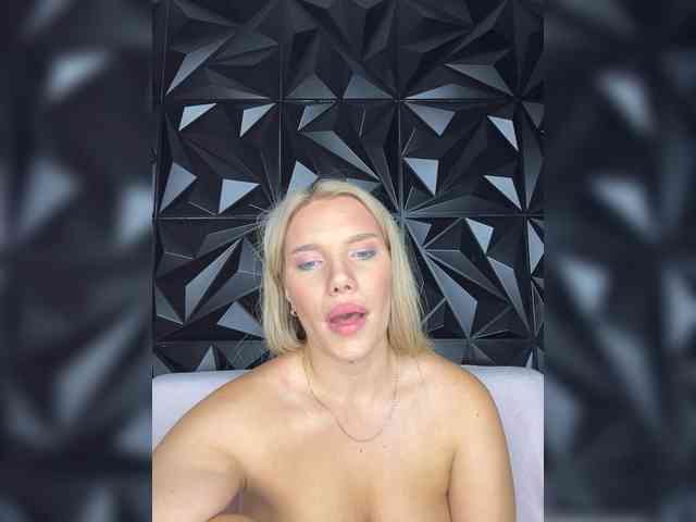 LYALYAtop webcam