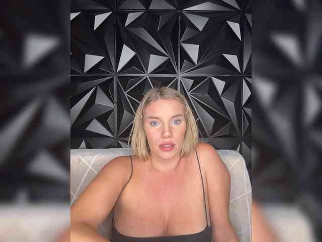 LYALYAtop webcam