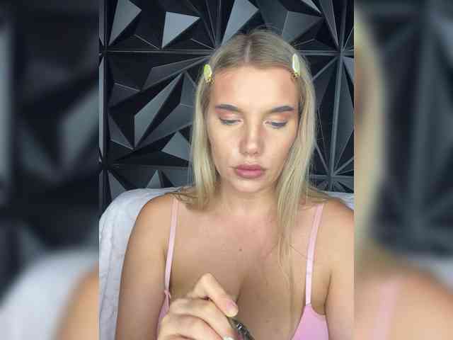 LYALYAtop webcam