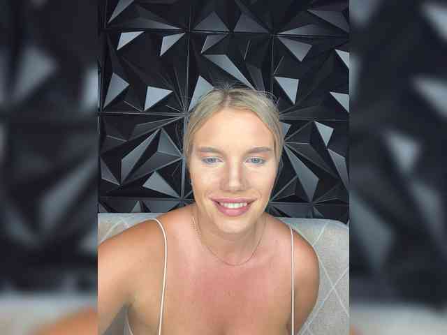 LYALYAtop webcam