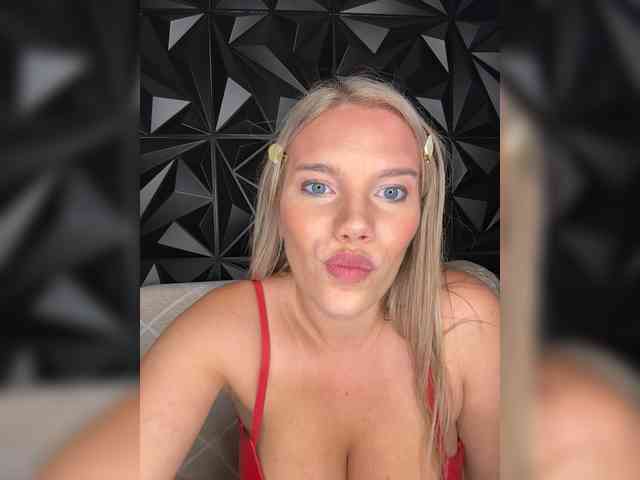 LYALYAtop webcam