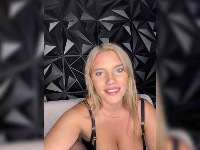 LYALYAtop webcam