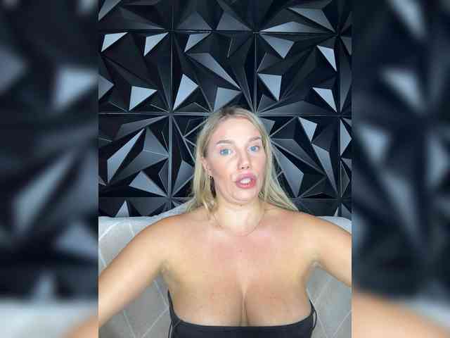 LYALYAtop webcam