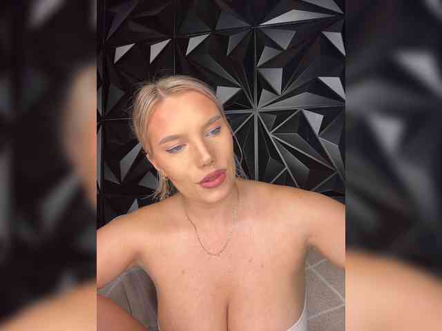 LYALYAtop webcam