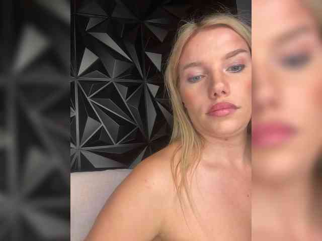 LYALYAtop webcam