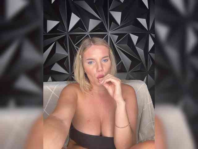 LYALYAtop webcam