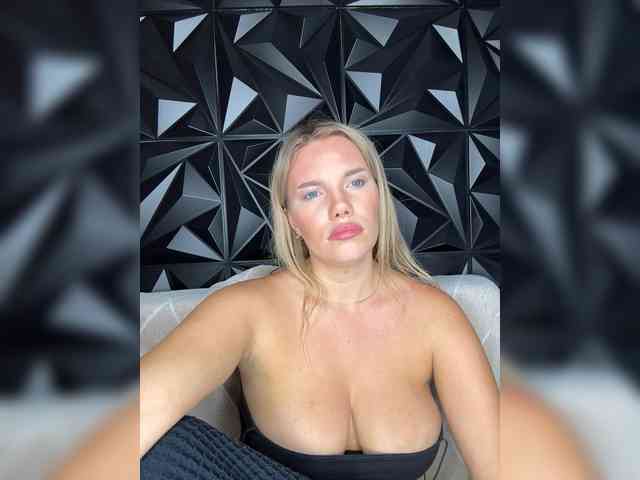 LYALYAtop webcam
