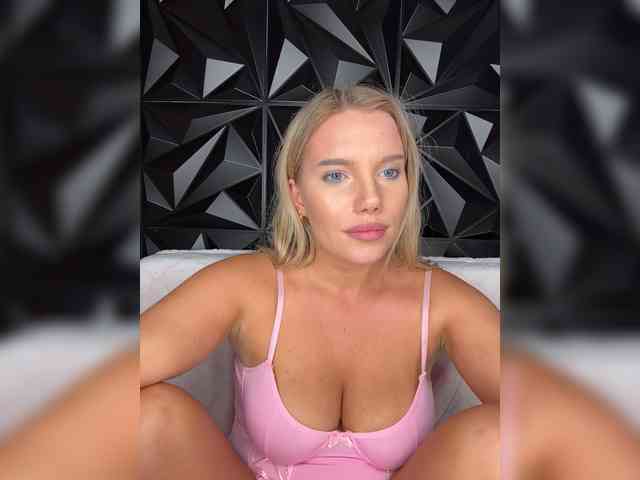 LYALYAtop webcam