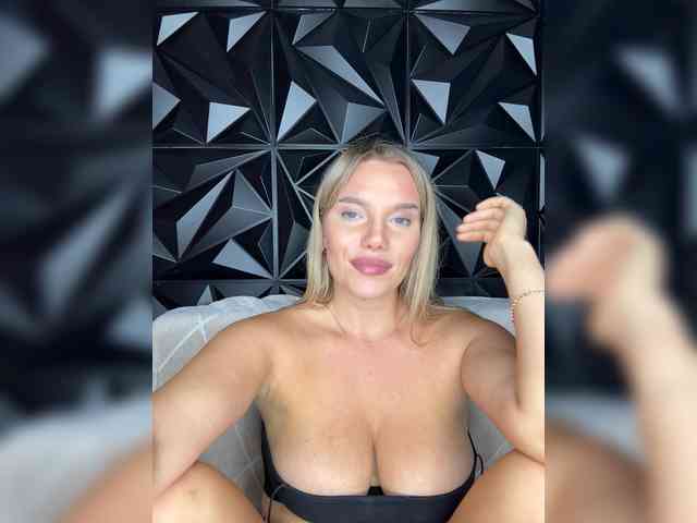 LYALYAtop webcam
