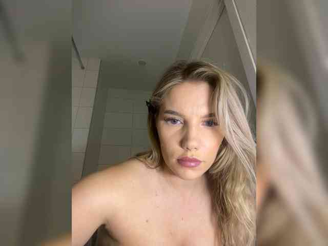 LYALYAtop webcam