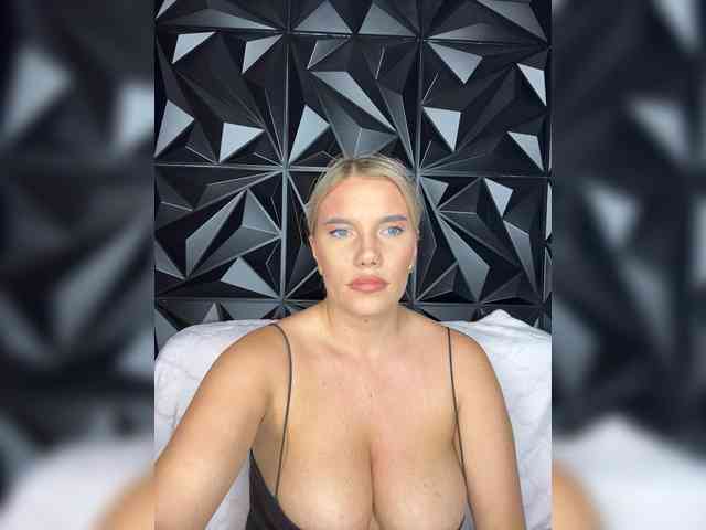 LYALYAtop webcam