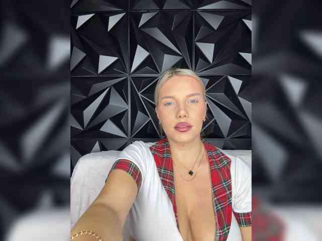 LYALYAtop webcam