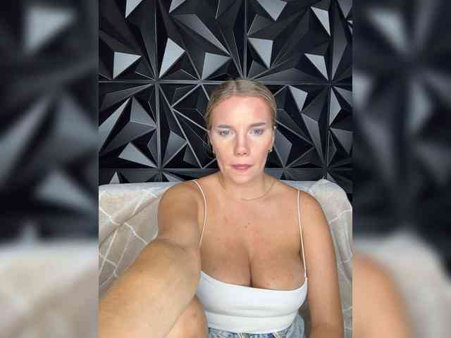 LYALYAtop webcam