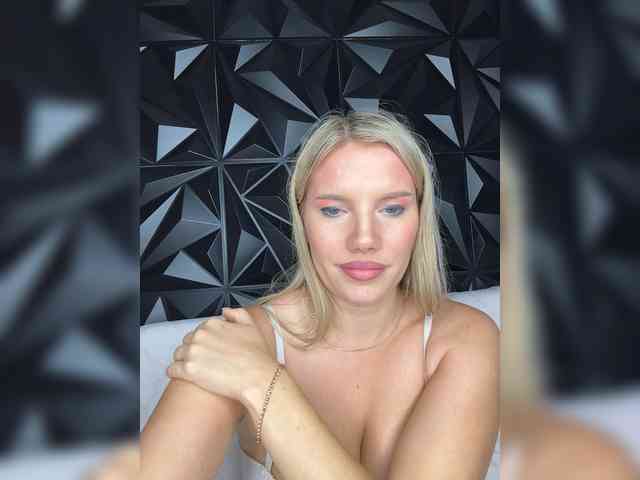 LYALYAtop webcam
