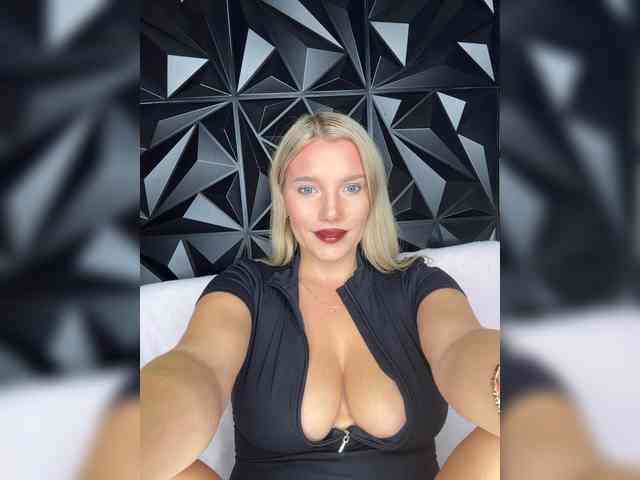 LYALYAtop webcam