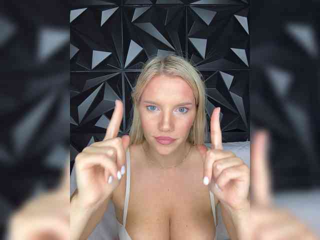 LYALYAtop webcam