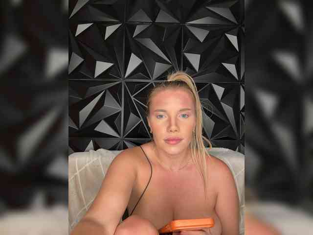 LYALYAtop webcam