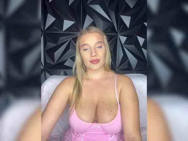 LYALYAtop webcam