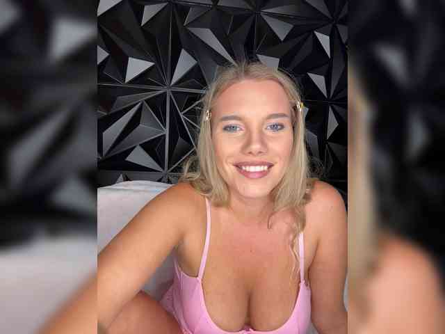 LYALYAtop webcam