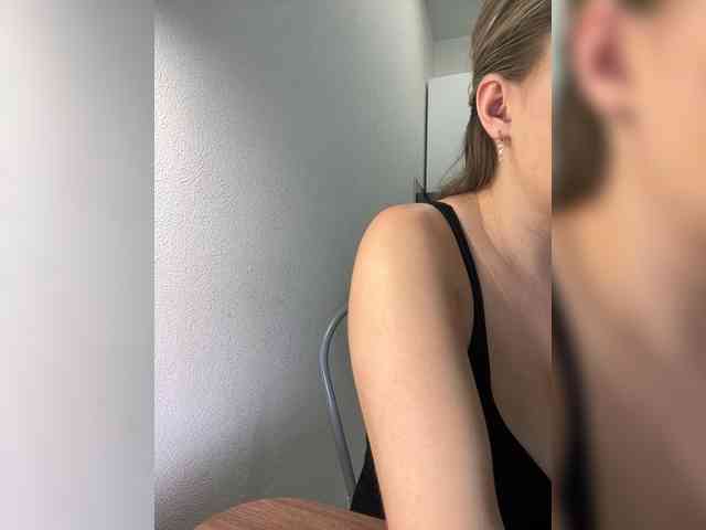 LYALYAtop webcam