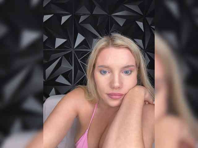 LYALYAtop webcam