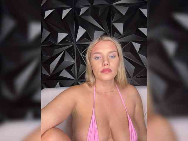 LYALYAtop webcam