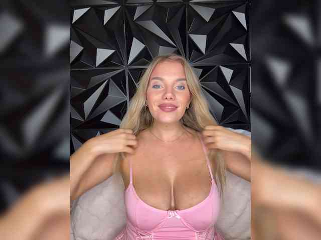 LYALYAtop webcam