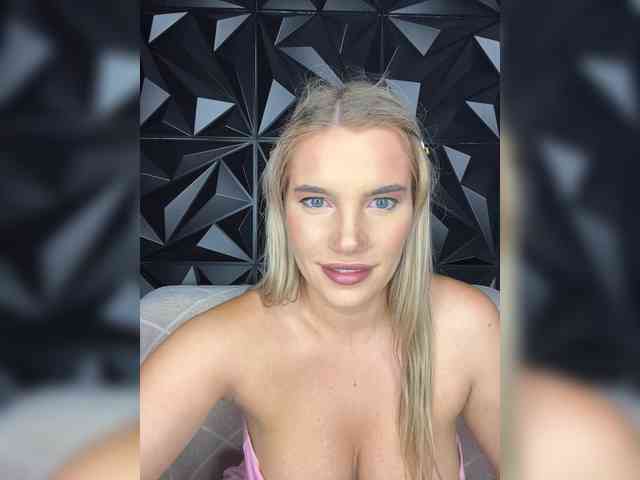 LYALYAtop webcam