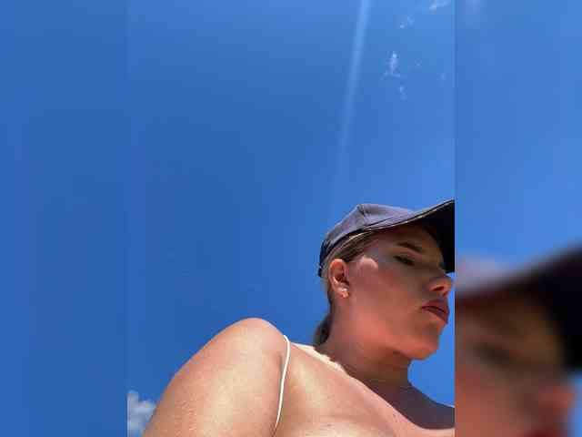 LYALYAtop webcam