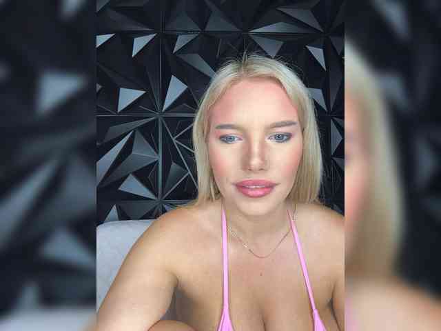 LYALYAtop webcam