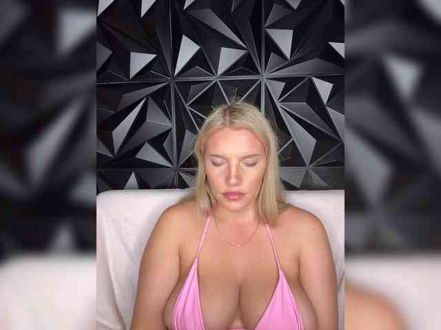 LYALYAtop webcam