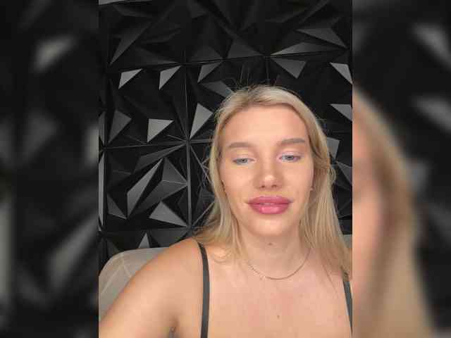 LYALYAtop webcam