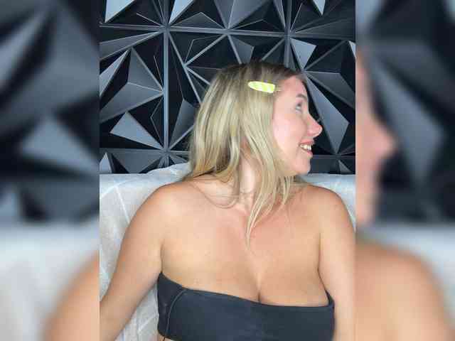 LYALYAtop webcam