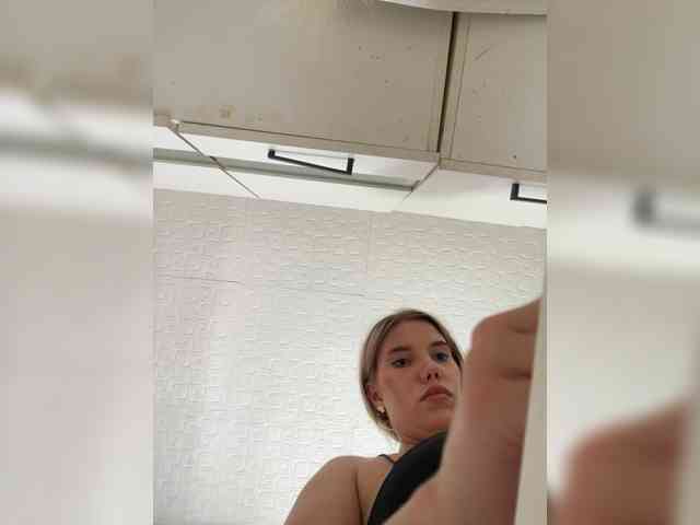 LYALYAtop webcam