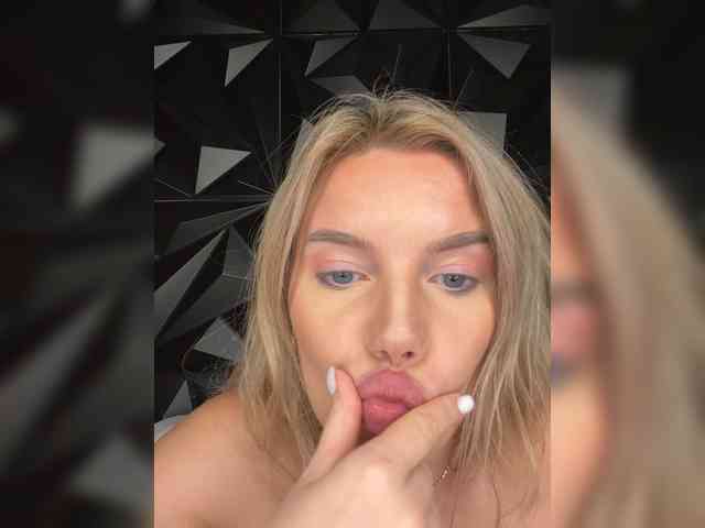 LYALYAtop webcam