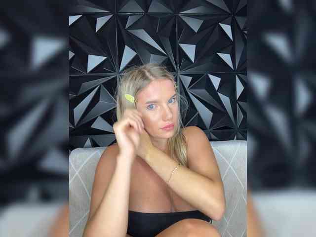 LYALYAtop webcam